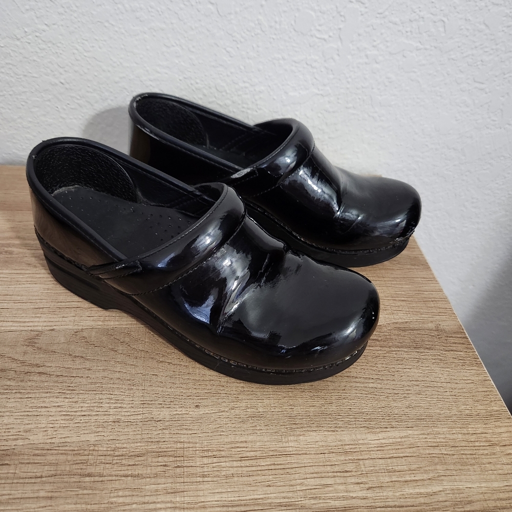 Dansko clog Shoes size 37 (6.5-7 us size)